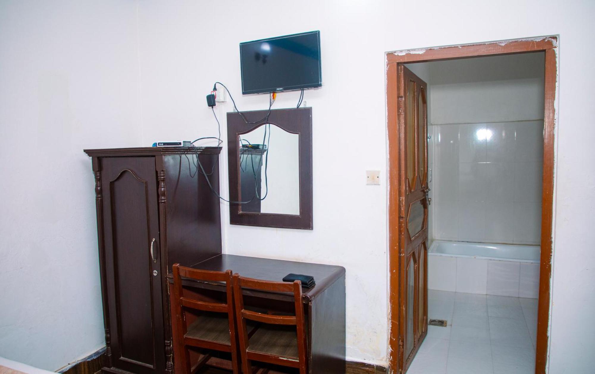 Hotel Shiva'S Dream Sauraha Exterior photo