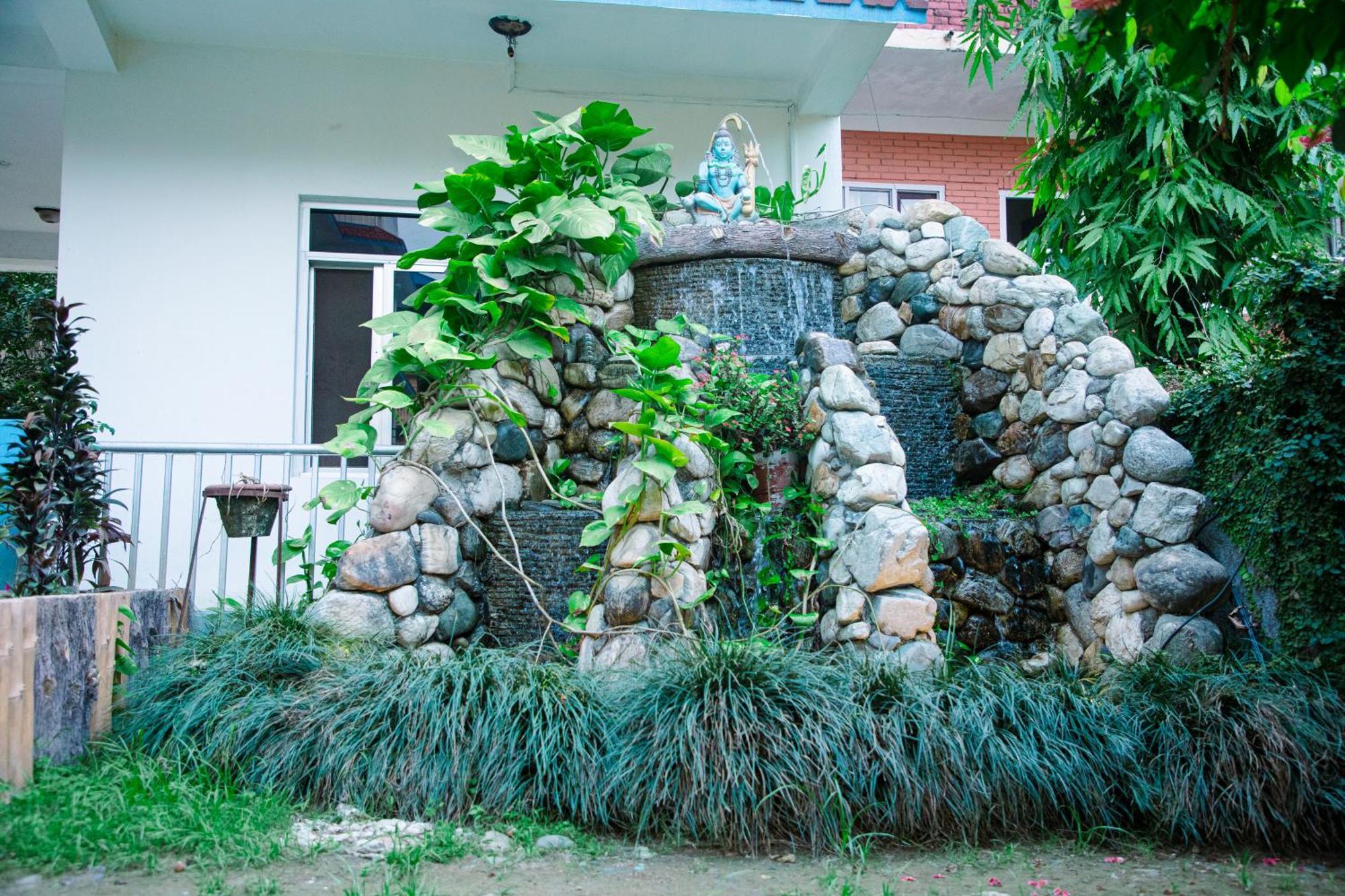 Hotel Shiva'S Dream Sauraha Exterior photo