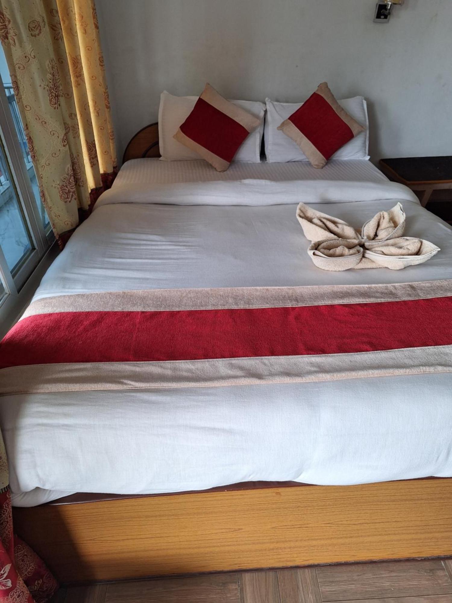 Hotel Shiva'S Dream Sauraha Exterior photo